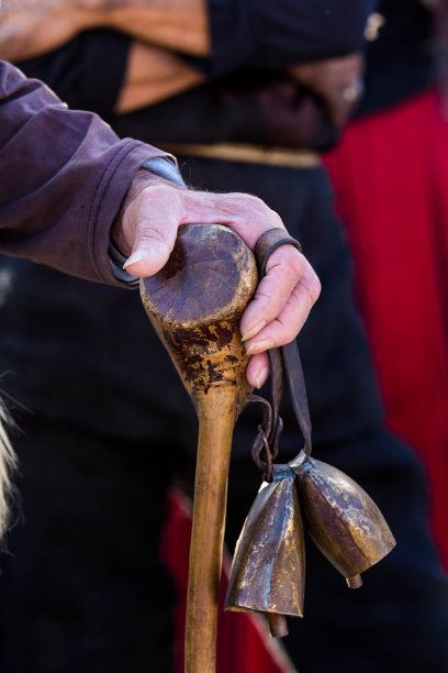 撒丁岛辛奈岛的传统服装图片下载