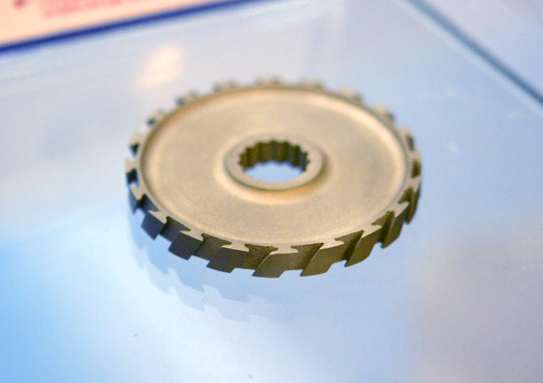 物体打印在金属3d打印机特写。图片下载