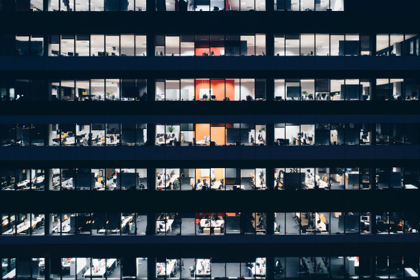 办公大楼夜间图片下载