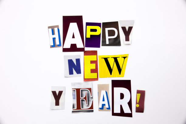 用不同的杂志、报纸、商业案例的信件，在白色的背景上加上空白的空间，制成一篇表达新年快乐概念的文字图片下载