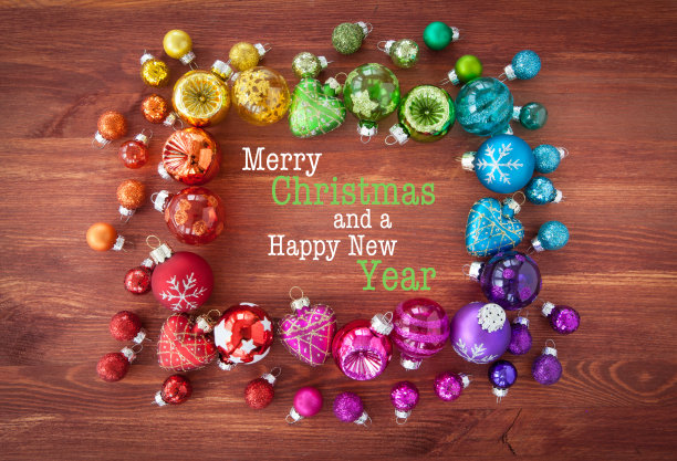 彩虹色的圣诞装饰物图片下载