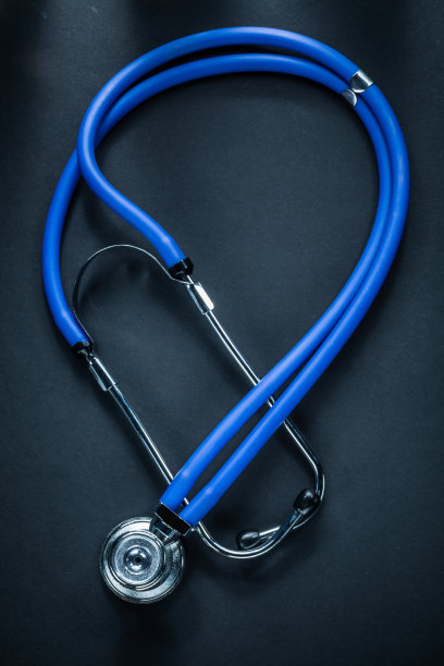 听诊者对黑色背景医学的概念图片下载