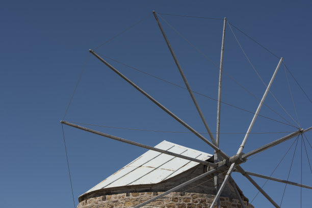 希腊希奥斯岛Vrontados村的传统风车图片下载