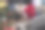 在办公室庆祝完圣诞节后，女人们戴着圣诞老人睡在她的办公桌上。图片下载