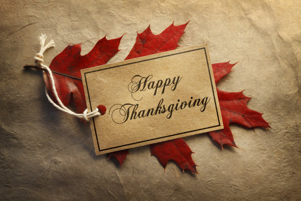 红色秋叶上的感恩节标签快乐图片下载
