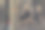 橱窗里的女模特反映着城市图片下载