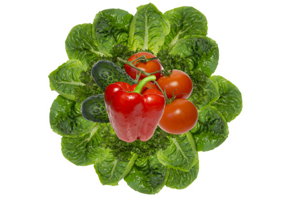 蔬菜在绿色的莴苣叶子上。健康食品、饮食观念。图片下载