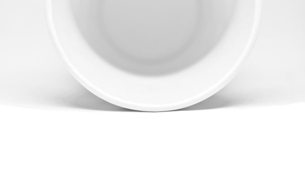 黑白极简杯子研究白底图片下载