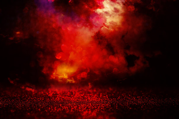 黑色和红色闪烁的灯光背景。散焦图片下载