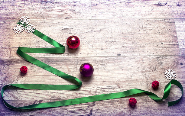 圣诞树和玩具和雪花图片下载