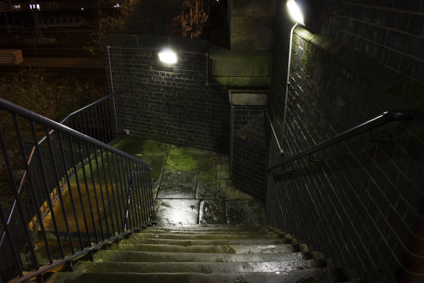 黑暗的楼梯图片下载