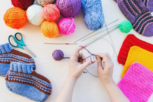 女孩编织袜子编织针图片下载