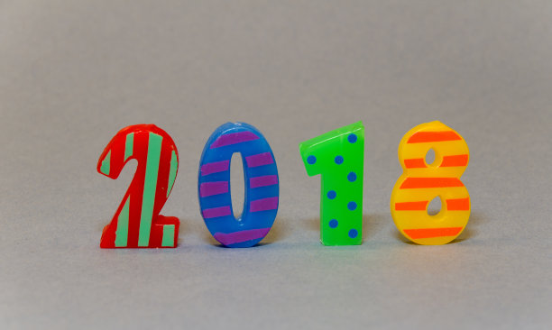 2018年的数字在灰色背景图片下载