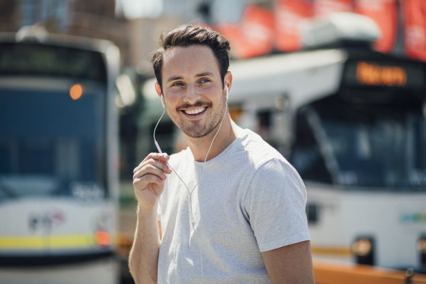 用耳机打电话图片下载