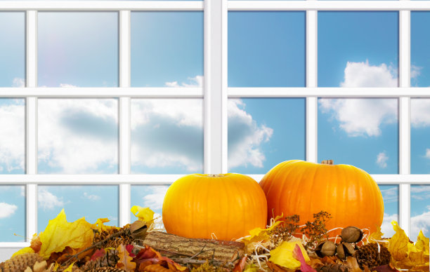 秋天的背景与窗户和南瓜感恩节图片下载