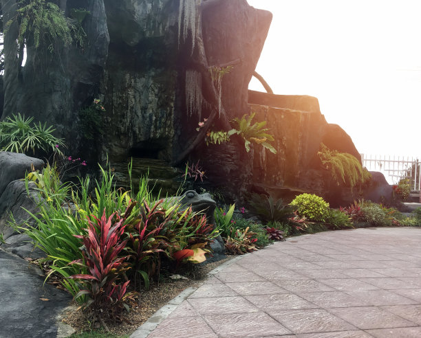 模拟公园里的瀑布。图片下载