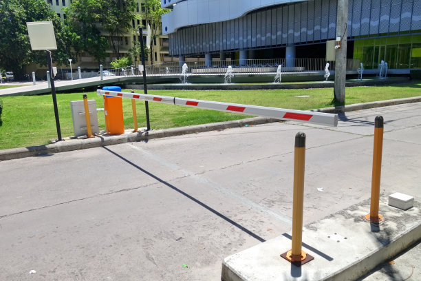 停车场的护栏。图片下载