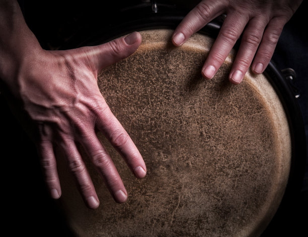 一个小手鼓演奏者的电影图片下载