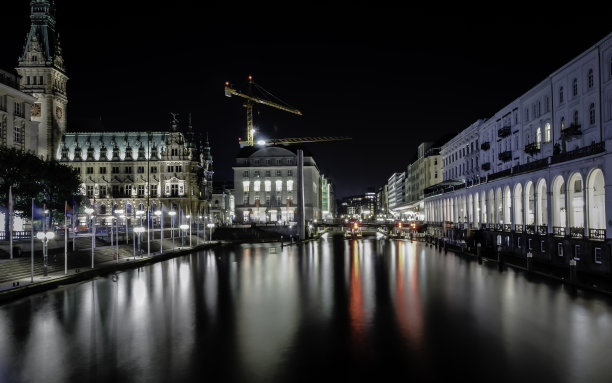 汉堡市中心的夜景图片下载