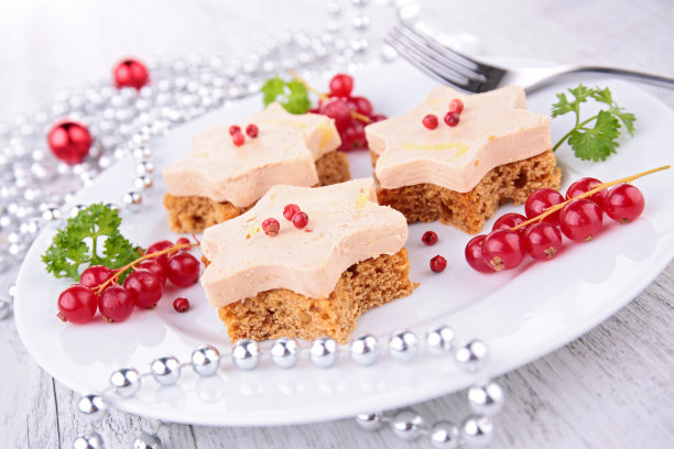 配鹅肝酱的开胃小菜图片下载