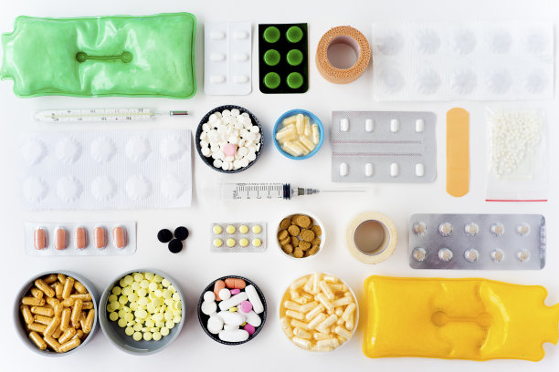 很多五颜六色的药丸图片下载