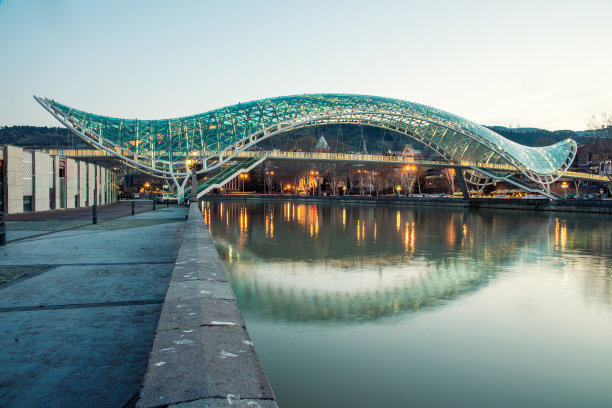 库拉河上的和平之桥图片下载