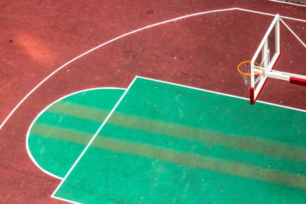 城市里的篮球场图片下载