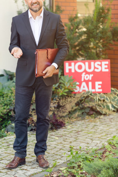 衣着优雅的房地产经纪人图片下载