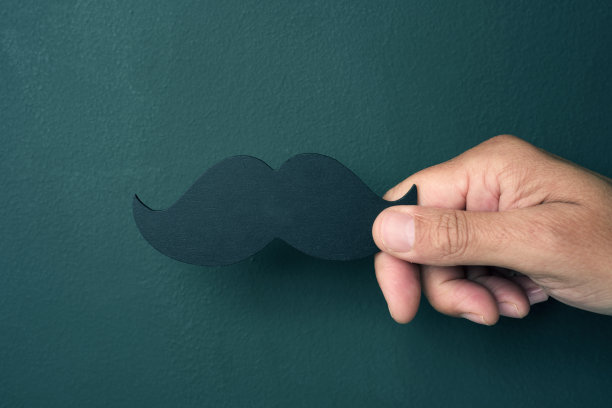 留着假胡子的年轻人图片下载