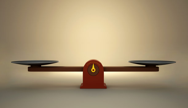 木制天平是空的。素材图片