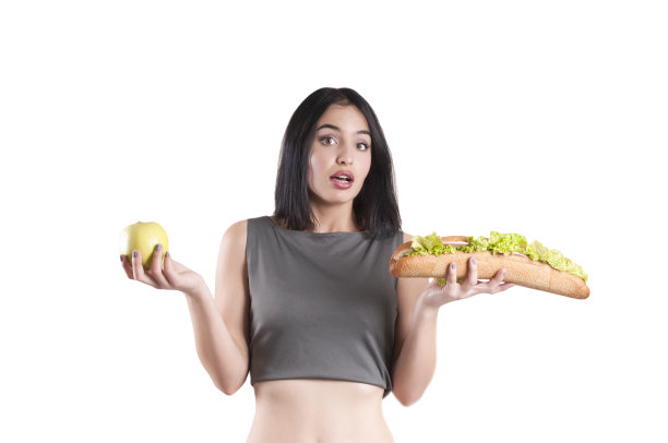 美丽的运动女孩苹果和三明治的选择孤立图片下载