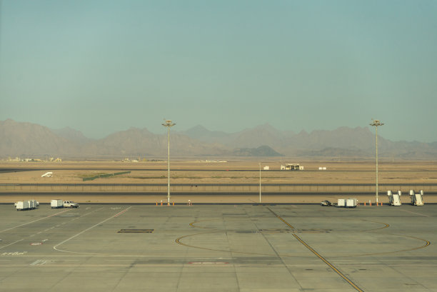 飞机舷窗外的黎明图片下载