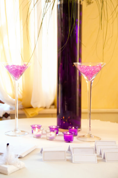 餐桌上的蜡烛图片下载