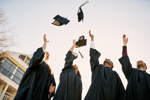 这一场合使他们兴致勃勃图片下载