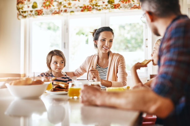她确保每个人都有东西吃图片下载
