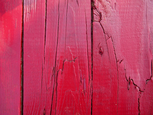 涂有红漆的木板。木制底座上的红色油漆。背景板的一个红色图片下载