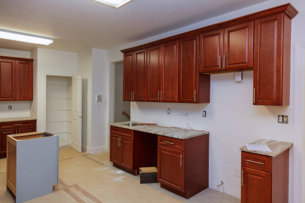 蠕虫视角安装在新厨房里图片下载