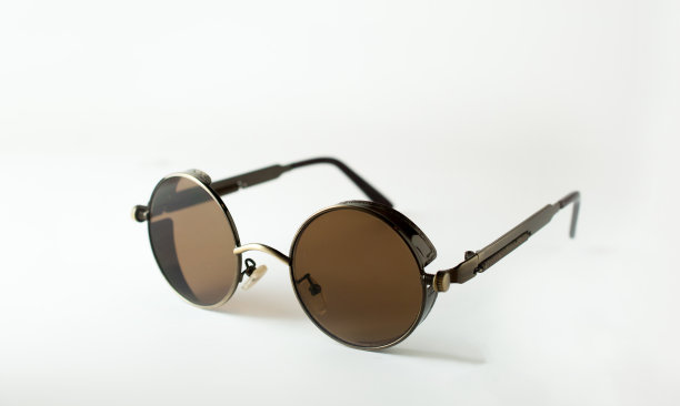 复古圆形太阳镜孤立的白色背景素材图片