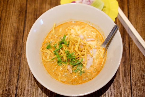 咖哩面配辣椰奶图片下载