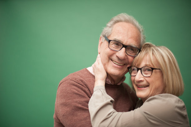 老年情侣肖像，巴黎，法国图片下载