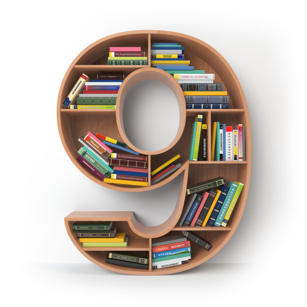 9号，九号，书架上的书被隔离在白色上。图片下载