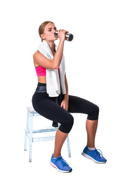 肖像运动的年轻女子疲惫后，一个健身房锻炼图片下载