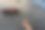年轻人的手搭在人造攀岩墙上的钩子上图片下载