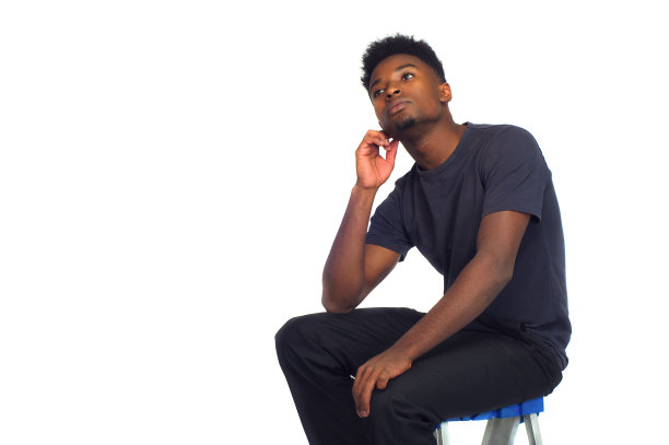 年轻人思考白色背景工作室沉思英俊图片下载