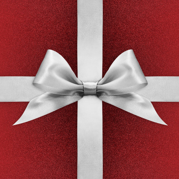 闪亮的银色缎带蝴蝶结在红色的背景上图片下载