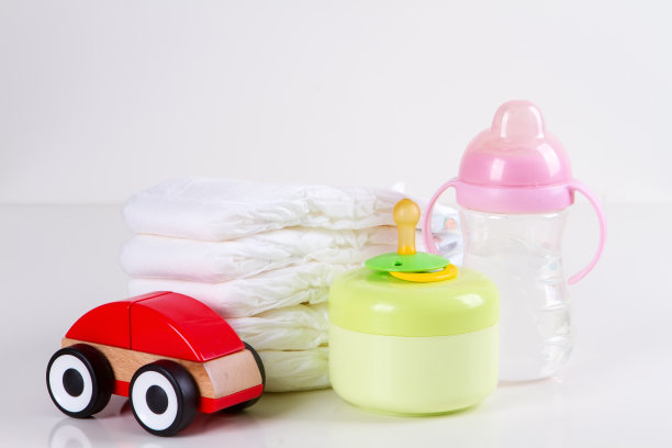 一堆婴儿一次性尿布图片下载