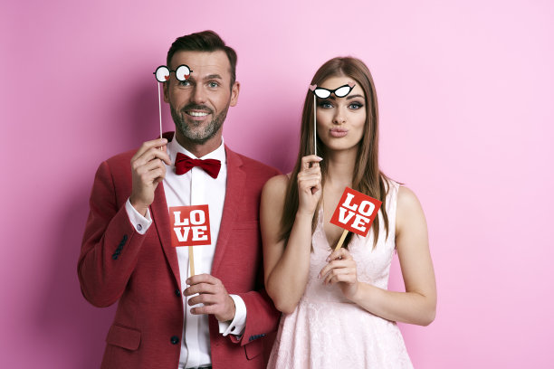 夫妇肖像与照片亭聚会素材图片