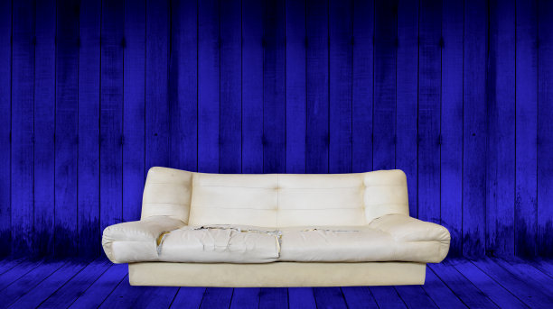 房间里的旧沙发图片下载