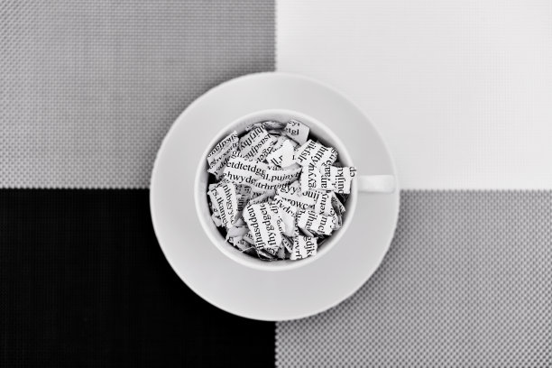 咖啡杯里的破文件图片下载