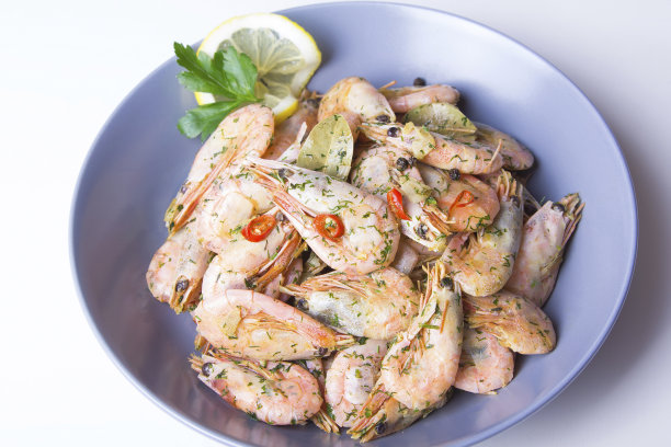 虾、大蒜和辣椒。图片下载